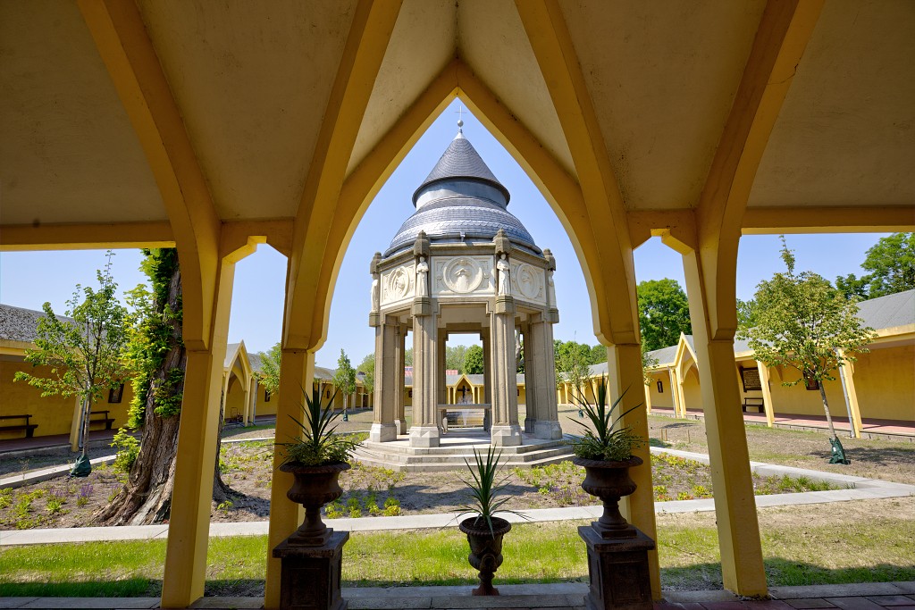 hdr Martelaren van Gorcum den briel brielle kerkfotografie religie religion kerk watergeuzen 1572 Martelveld Ciborium kathedraal rooms katholiek bedevaartkerk heiligdom
